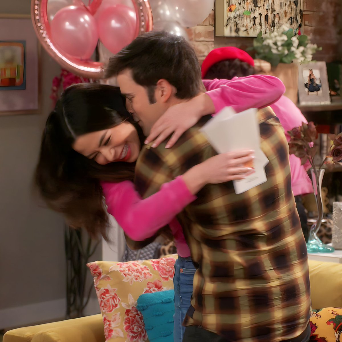 CreddieFacts's tweet image. We've got Creddie maintaining the healthiest relationship. They have never been happier. Carly admitted loving him in the OG too. Freddie said she was everything he's ever wanted. They even wanted to marry each other w/o a proper wedding ceremony❤️ @paramountplus #saveicarly