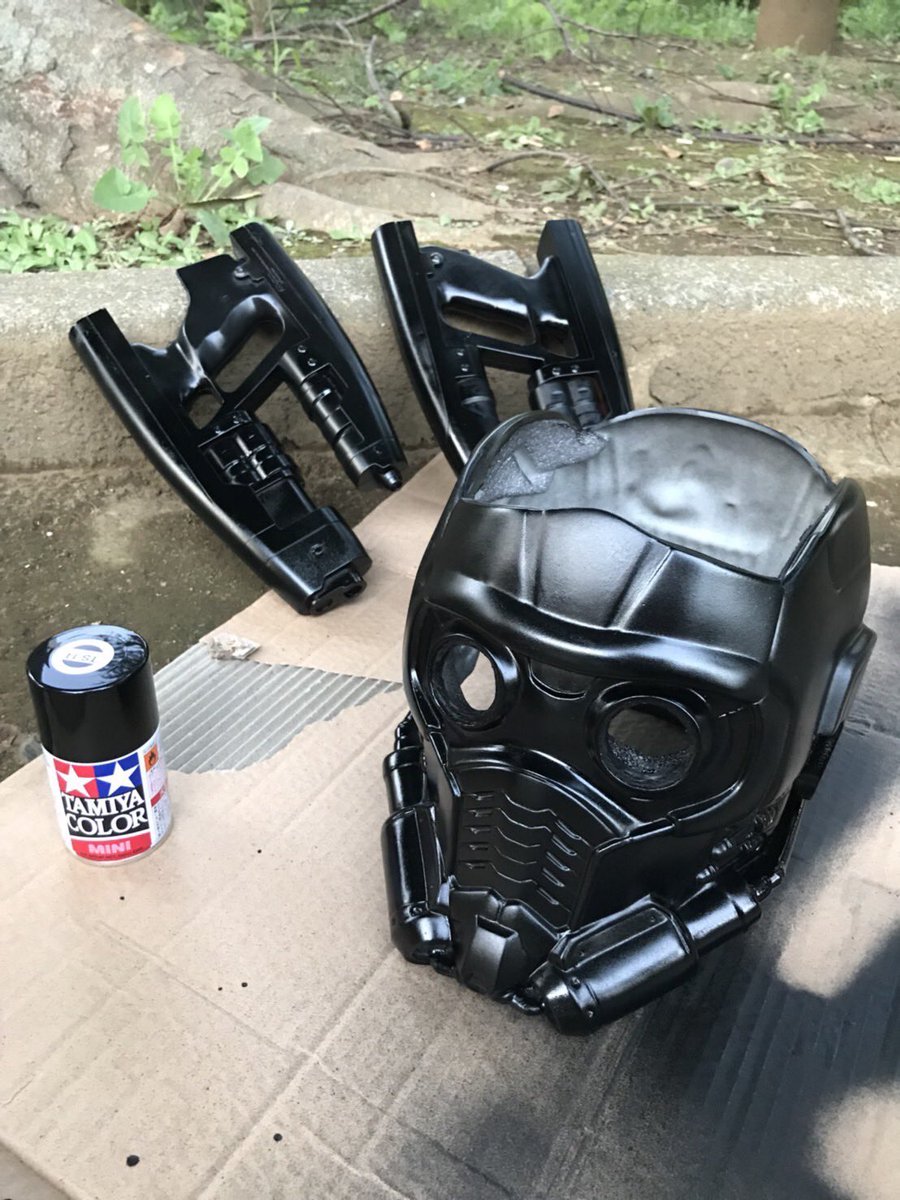 visceral_kenji's tweet photo. 懐かしい写真。ハロウィンでMARVELのスターロードの仮装をした時の写真。マスクとかは手作り。普段仕事にしているジュエリーとは関係ないMARVEL好きにしかわからない努力wクオリティーが高いコスプレの人にだけ凄い評価されて女子ウケはめちゃくちゃ悪かったw
#marvel
#GuardiansoftheGalaxy
#starload https://t.co/CTLf2FNH8c