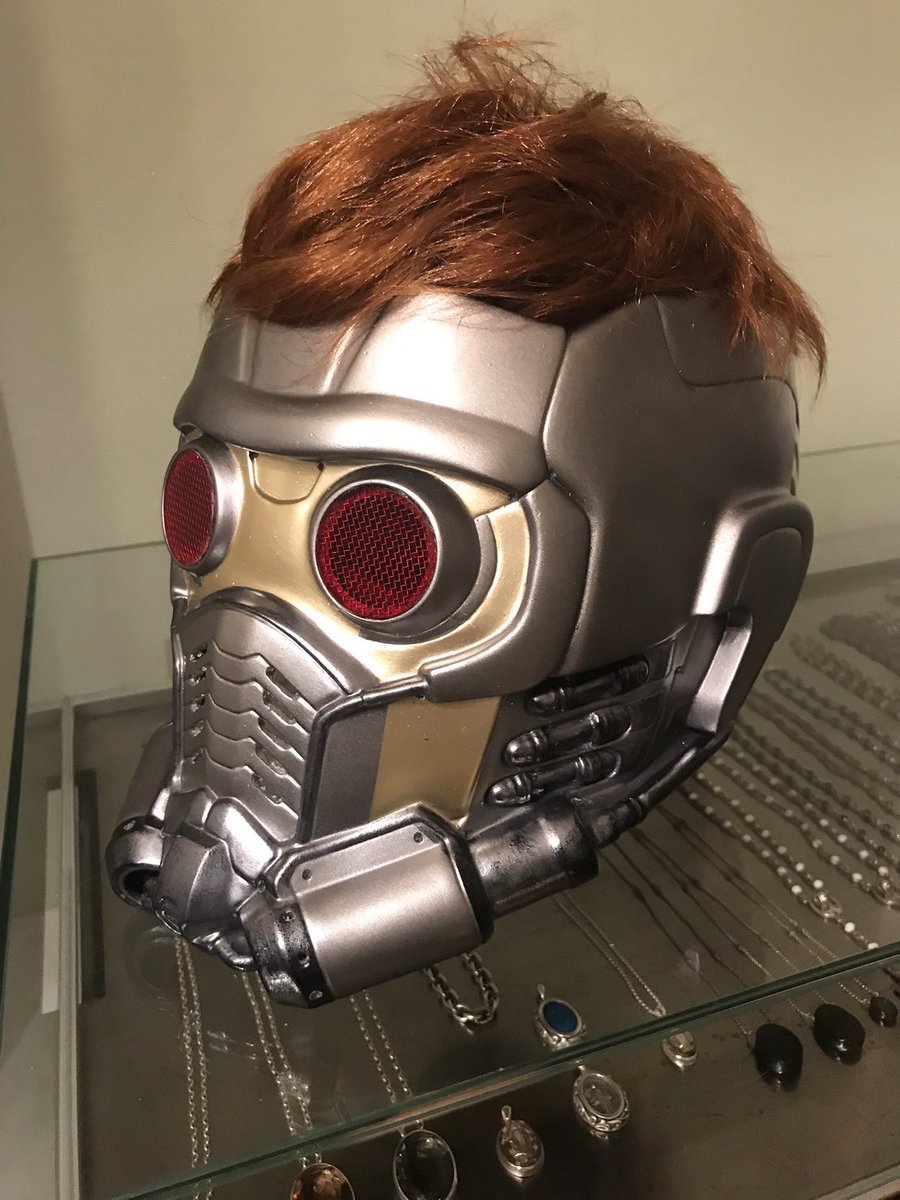 visceral_kenji's tweet photo. 懐かしい写真。ハロウィンでMARVELのスターロードの仮装をした時の写真。マスクとかは手作り。普段仕事にしているジュエリーとは関係ないMARVEL好きにしかわからない努力wクオリティーが高いコスプレの人にだけ凄い評価されて女子ウケはめちゃくちゃ悪かったw
#marvel
#GuardiansoftheGalaxy
#starload https://t.co/CTLf2FNH8c