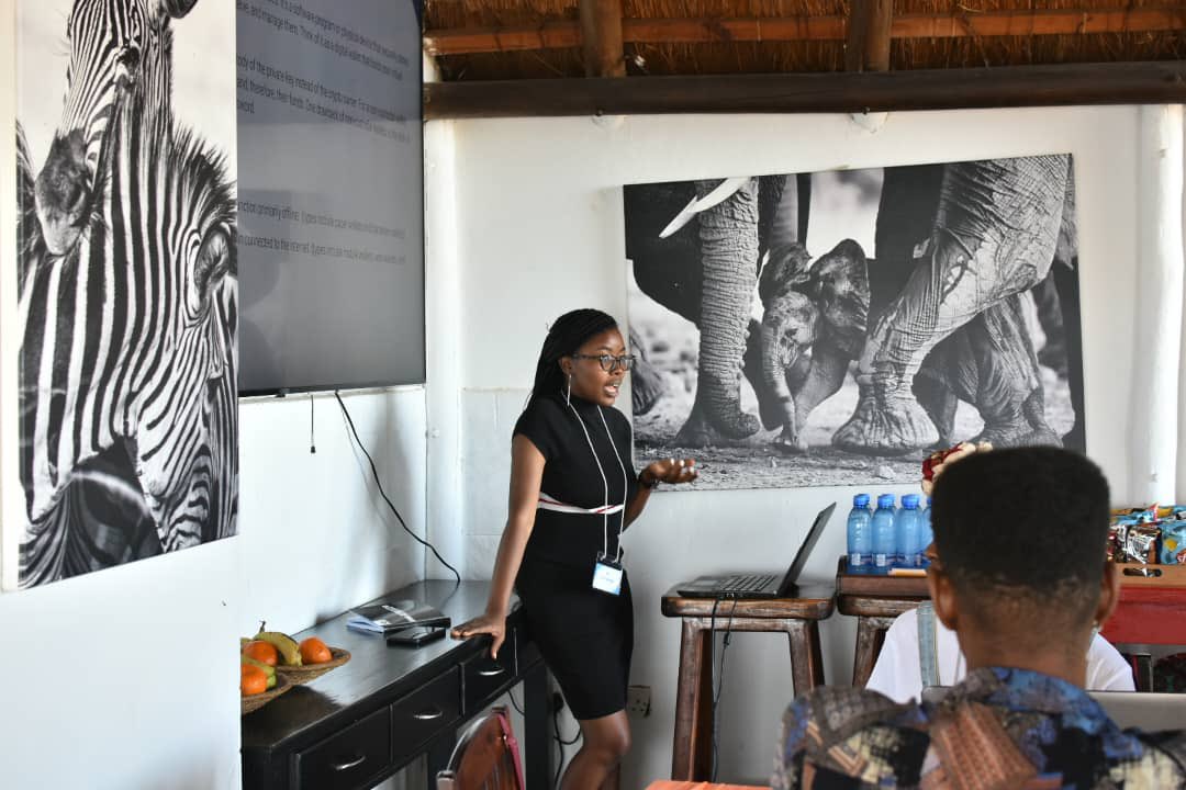 bicos_zm's tweet photo. Exploring Tech's Future at Kasaka River Lodge!

@Ouuu_zeeeee, our Operations Manager, delves into Web3 and Blockchain at the Women Creatives In Tech Workshop, hosted by the Women's History Museum.

Emphasizing the importance of crypto wallets for seamless interaction with these cutting-edge platforms.

#Web3community #Web3 #Blockchain #WomenInTech #KasakaRiverLodge