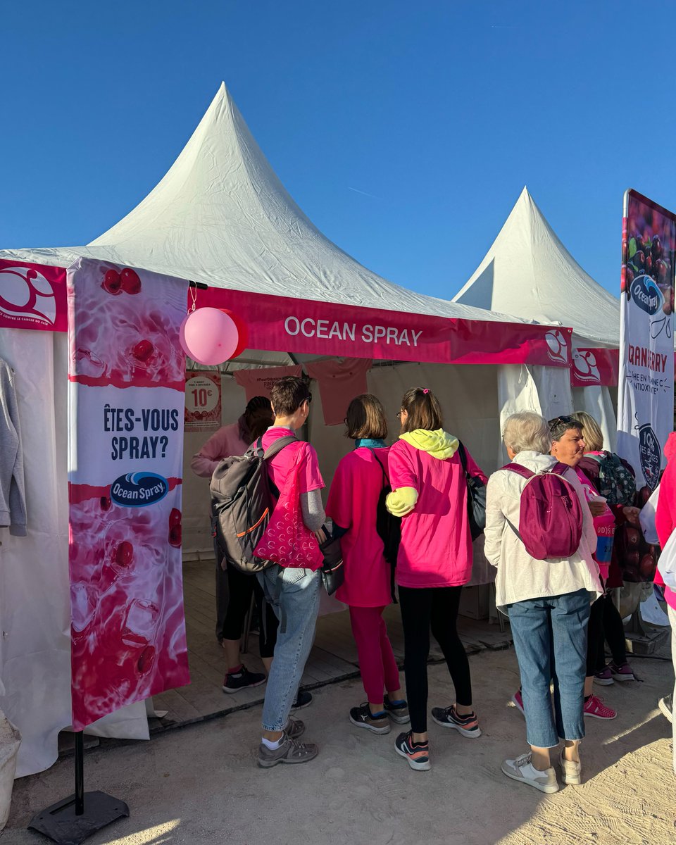 [Actu client]
Ce week-end, <a href="/LEBUREAUDECOM/">Le Bureau de Com</a> courrait aux côtés de son client Ocean Spray avec un crew d'influenceurs pour la course @ODYSSEA_fr à Paris🎗

L’intégralité des profits réalisés sur le stand Ocean Spray ont été reversés à l’association 💓