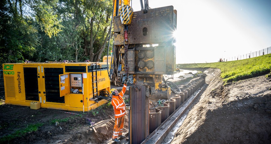 Heijmans: Elek­tri­fi­ca­tie is een nieuwe plan­nings­com­po­nent
Heijmans is een van de koplopers in verduurzaming in de bouw. Wil je verduurzamen, dan kan het dus geen kwaad om te putten uit de ervaring die dit bedrijf de laatste jaren heeft opgedaan. 
cutt.ly/EwbCExmi
