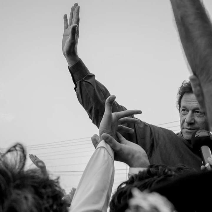 maariaKhanmk's tweet photo. ایک اذاد سوچ والا انسان"غلاموں" کی بستی میں اکیلا "آذاد" تھا۔ 
🎂
#imrankhanbirthday https://t.co/9JJ092azYY