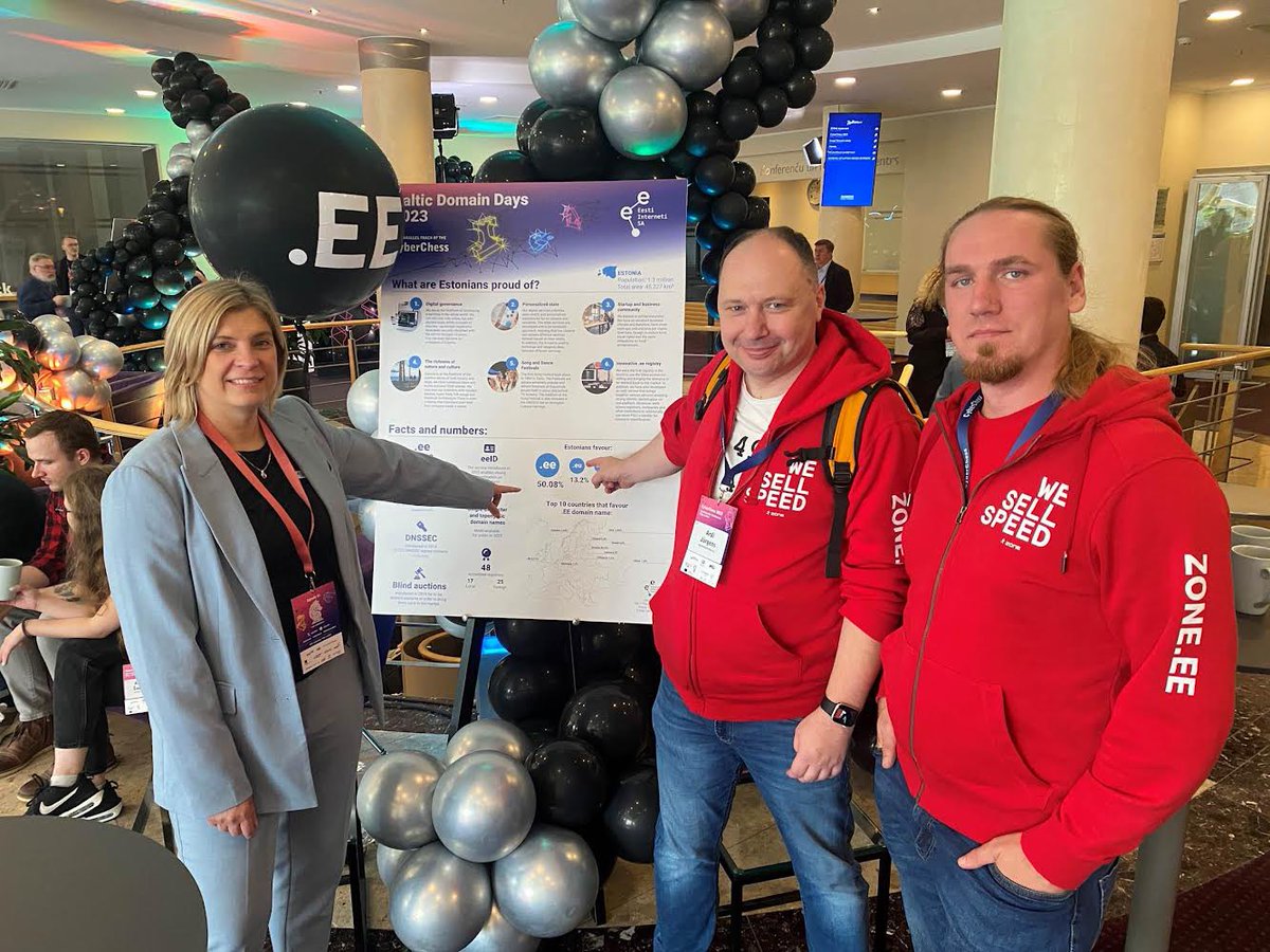 EUregistry's tweet image. Greetings from #Riga and the #balticdomaindays ! 
Was great to meet again @zone_ee !

Thank you @LVregistrs and happy 30th🥳

#cyberchess2023 #doteu