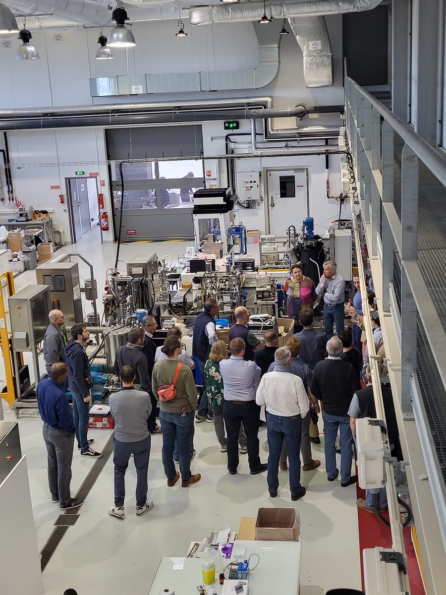 CEBB_innovation's tweet photo. [Tiers lieu de la #bioeco]
Deux jours en immersion au #CEBB pour ce groupe de travail de 50 cadres internationaux 🌍 d'@airliquidegroup sur la production et la valorisation de CO2.
⬇️Ici, présentation des travaux de @ChaireBiotechCS @centralesupelec  et  @URD_ABI @AgroParisTech https://t.co/Er20gN4fpK