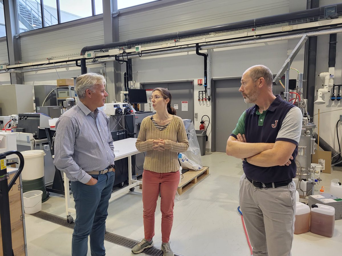 CEBB_innovation's tweet photo. [Tiers lieu de la #bioeco]
Deux jours en immersion au #CEBB pour ce groupe de travail de 50 cadres internationaux 🌍 d'@airliquidegroup sur la production et la valorisation de CO2.
⬇️Ici, présentation des travaux de @ChaireBiotechCS @centralesupelec  et  @URD_ABI @AgroParisTech https://t.co/Er20gN4fpK