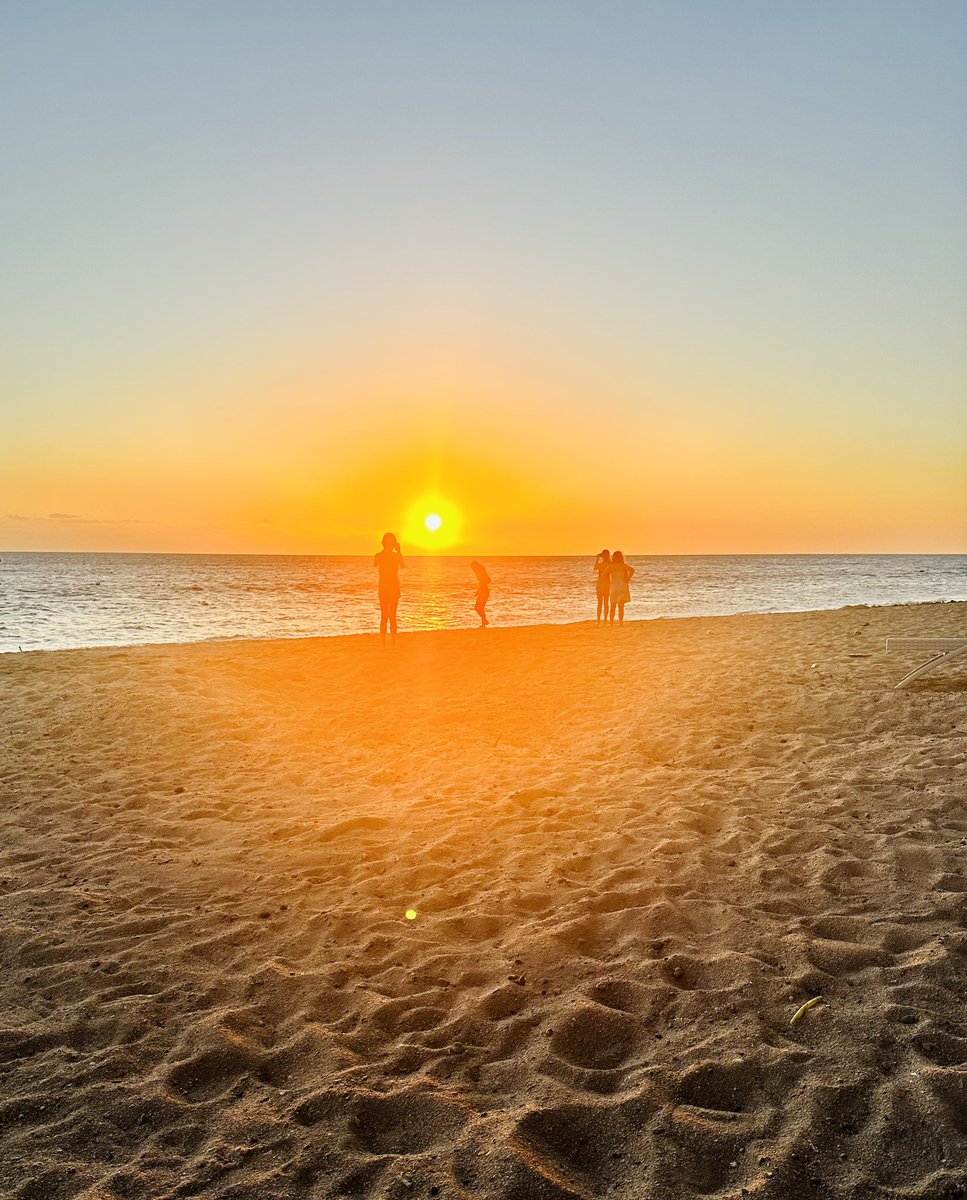 LSharpeUSYD's tweet photo. #finalsunset Isa Lei (Fijian Farewell song) https://t.co/Aab7bPpvCW