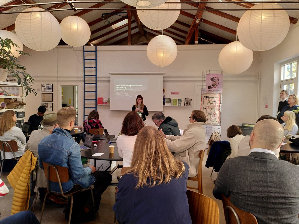 arantzazulab's tweet photo. ⚡️Hoy @DemocracyNext @IdeemosL @david_schecter y @arantzazulab co-facilitamos un taller sobre institucionalización de la deliberación.
🗣️Compartiremos los casos de Euskadi y Colombia, y reflexionaremos sobre:
🗯️Las condiciones de éxito
🗯️Los retos a enfrentar
#DRDConference23 https://t.co/nSfM3H33Wn