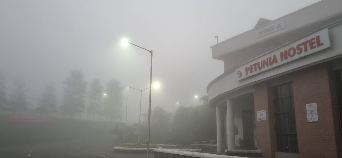vidya_symbiosis's tweet image. Taking an early morning walk on our Symbiosis University campus, in the monsoon fog is a great feeling... @Symbiosistweets
#monsoonfog #universitycampus #collegesanduniversities #morningwalk
#healthpromotinguniversity