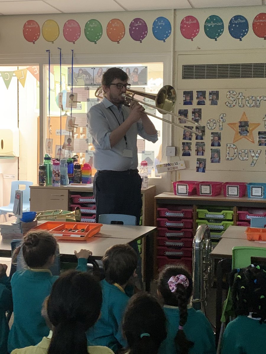 EagleyY3's tweet photo. We have been lucky to have some very special music visitors in our class this week to tell us all about the cello and brass 🎺🎻 https://t.co/KCgQwiu1Gr
