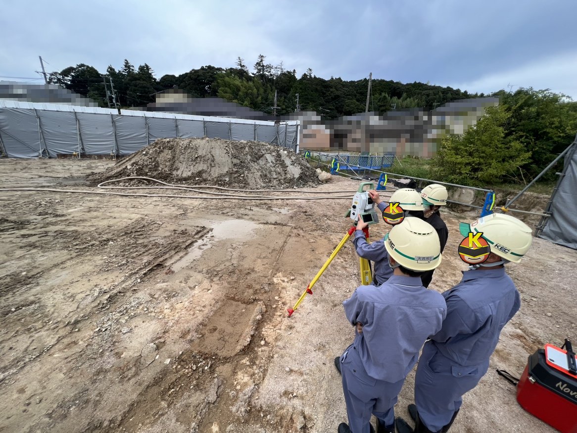 kanatsu_jyouhou's tweet photo. おはようございます☀️『土木部』です
先週実施した地元高校生のインターンシップ風景
#TerraceAR でのAR体験、#MS80 での点群スキャンなど、様々なICT技術を体験しました✨
なんとなく頭でイメージするのと、現場で実際に完成モデルを投影して見るのでは情報量が段違いだと実感してもらえました👍 https://t.co/1kTK3PVmTB