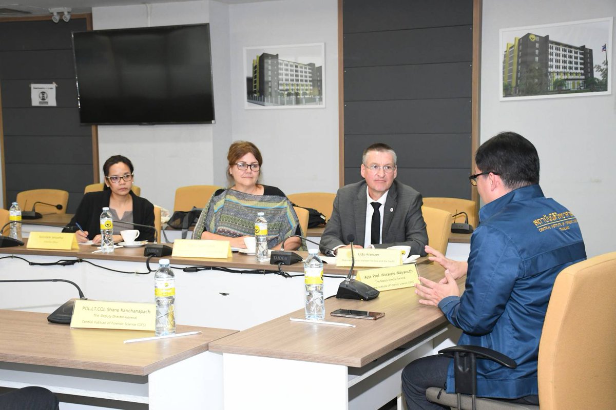 ICRC_th's tweet photo. Our Regional Forensic Manager, Udo Krenzer, bid farewell to the CIFS representatives before the end of his mission. This meeting was also an opportunity to officially introduced the new regional forensic manager, Cheryl Katzmarzyk, who recently took up her position in Bangkok. 🇹🇭 https://t.co/2yMRBOL18n