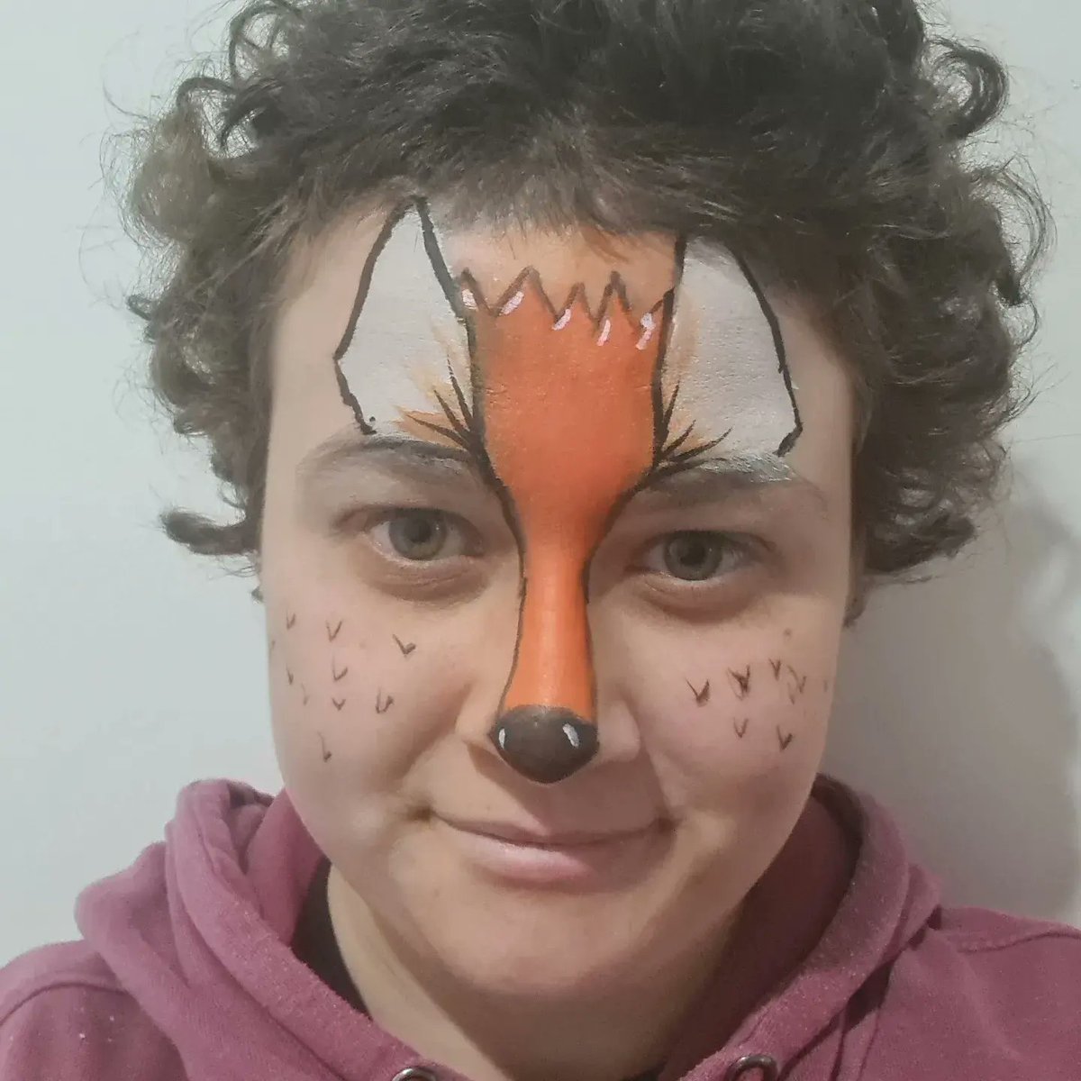 Painted a fox face design using a YouTube tutorial by @sashacam595. 🦊🤸‍♂️🤸🖌🎨

#facepaint #facepainting #fox #wildanimals #woodlandcreature #nature #forestfriends