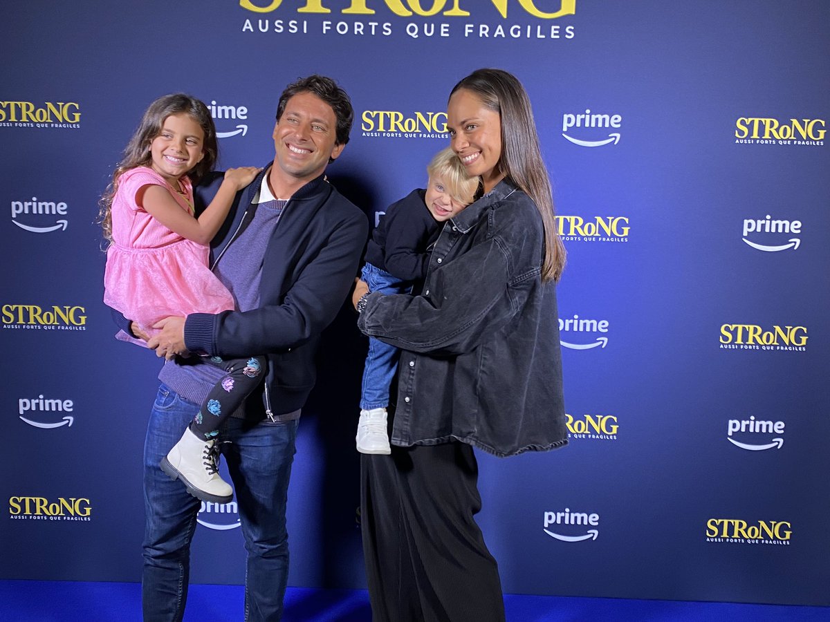 Avant première du film #Strong hier soir en famille ! C’était très sympa. Hâte de faire vous faire découvrir ce documentaire touchant 💪🏼 sortir prévu le 10 octobre sur <a href="/PrimeVideoFR/">Prime Video France</a> <a href="/PrimeVideo/">Prime Video</a>
