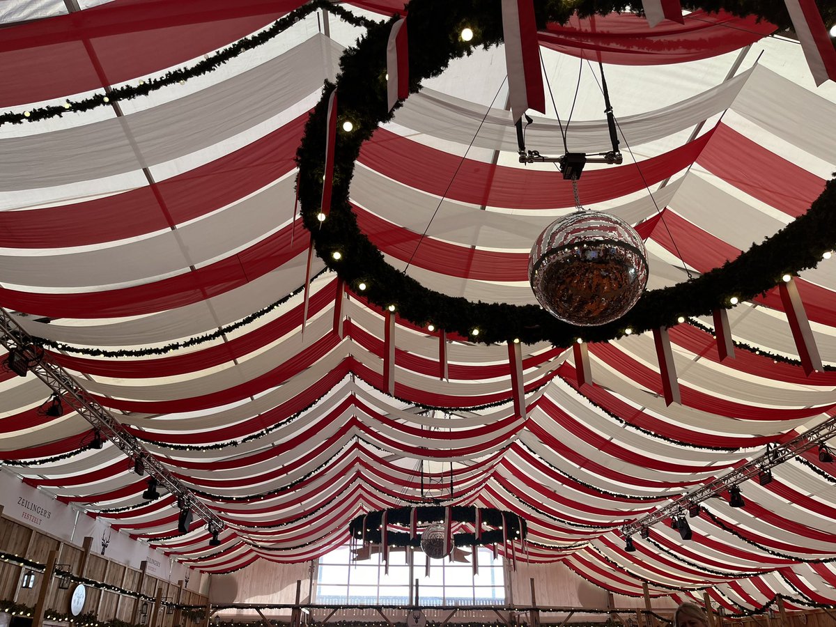 The colors in Haag are Red White, not the despised Blue White of Bavaria. Haag used to be an independent dukedom until 1804. Until today the Haagians resent being part of Bavaria, as nothing good comes from there, such as the Wittelsbacher Kings, and in modern times the Greens.