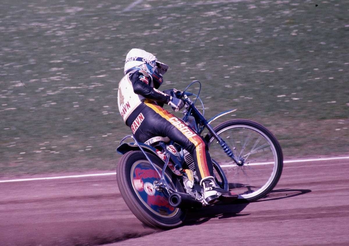 UprightSpeedway's tweet photo. This week seems to be going pretty quickly. Not as quick as this fella though #FastThursday https://t.co/AD6bkB8xHC