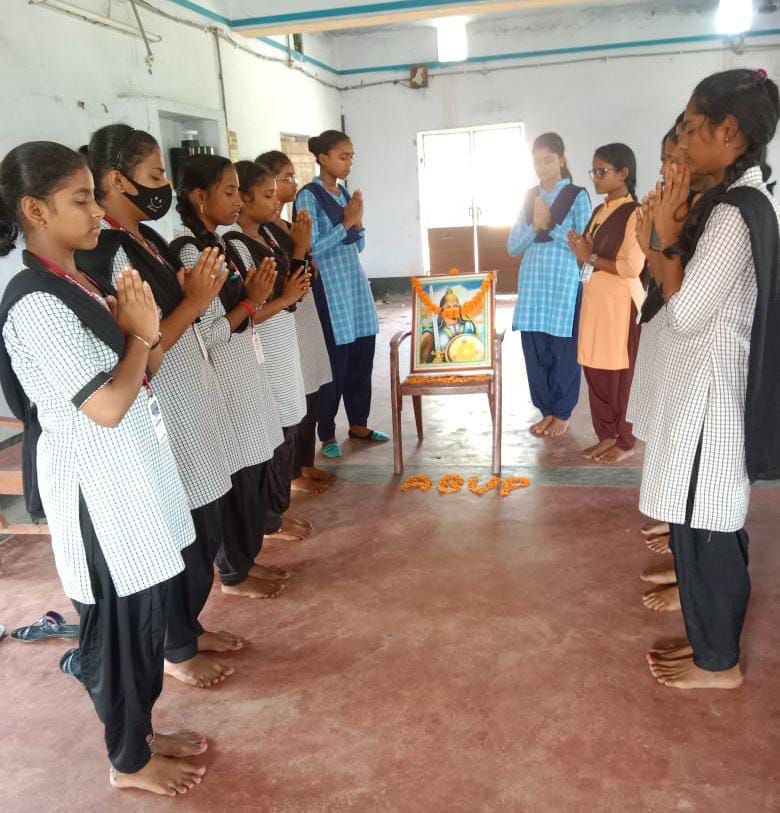 AbvpBhadrak's tweet photo. ବନ୍ଦେ ମାତରଂ
ଏବିଭିପି ଭଦ୍ରକ ଜିଲ୍ଲା ବାସୁଦେବପୁର ନଗର ସ୍ଥିତ ଅଟଳ ବିହାରୀ ମହାବିଦ୍ୟାଳୟ ପରିସରରେ ଜିଲ୍ଲା ସହ ସଂଯୋଜିକା ମମତା ମହାକୁଡ଼ଙ୍କ ଉପସ୍ଥିତିରେ ବିରାଙ୍ଗନା ରାଣୀ ଦୁର୍ଗାବତୀଜୀଙ୍କ ୫୦୦ ତମ ଜନ୍ମ ଜୟନ୍ତୀ ପାଳିତ ହୋଇଯାଇଛି
#GondRaniDurgavati
#BasudevpurABVP #BhadrakABVP #ABVPOdisha https://t.co/SJuIsoNCe9