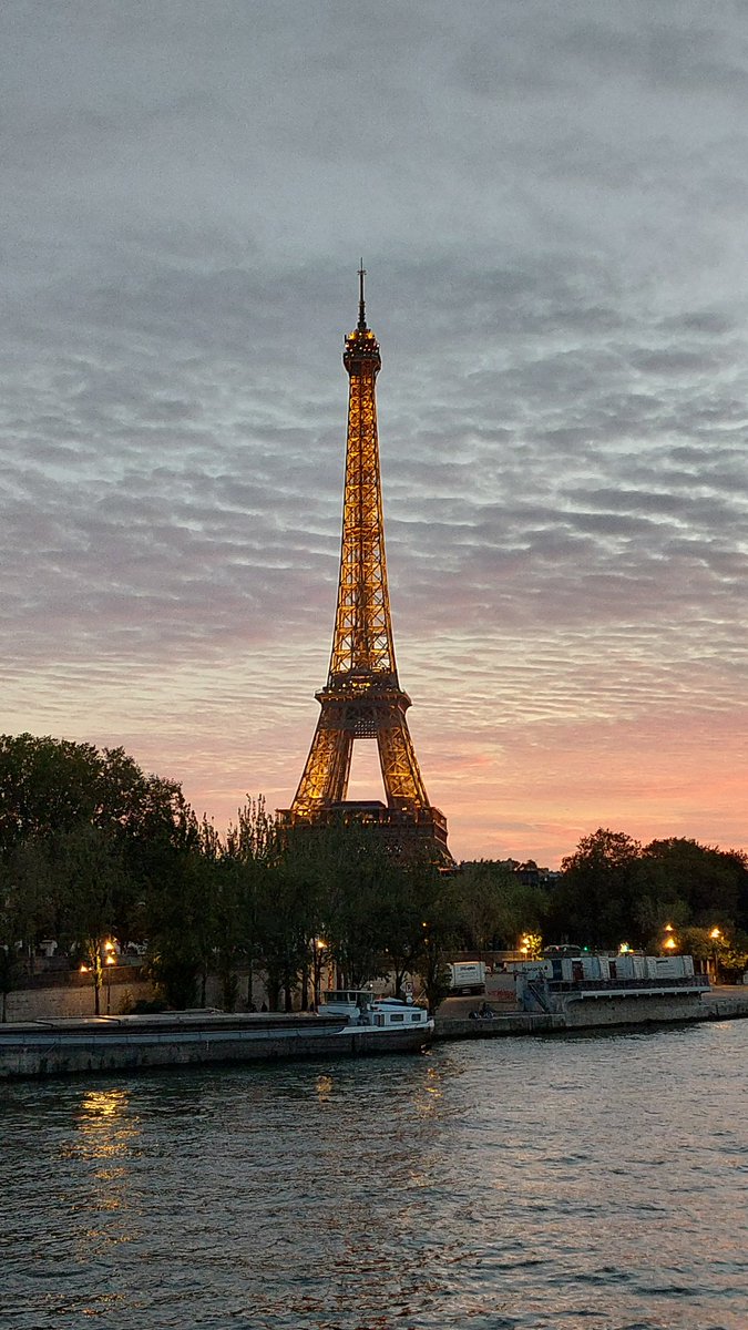 ImSergioh's tweet photo. Foto que hice ayer. Hoy volveré a ver la Torre Eiffel y a ver si entro https://t.co/y2FHmSingU