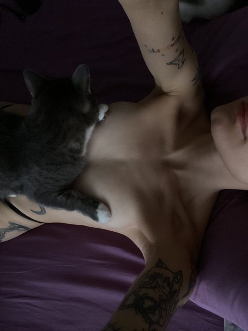 Спим https://t.co/1aao0Fx1zD<a href="/tag/%D0%BD%D1%8E%D0%B4%D1%81%D0%BE%D1%87%D0%B5%D1%82%D0%B2%D0%B5%D1%80%D0%B3"class="tags"><span>#нюдсочетверг</span></a>