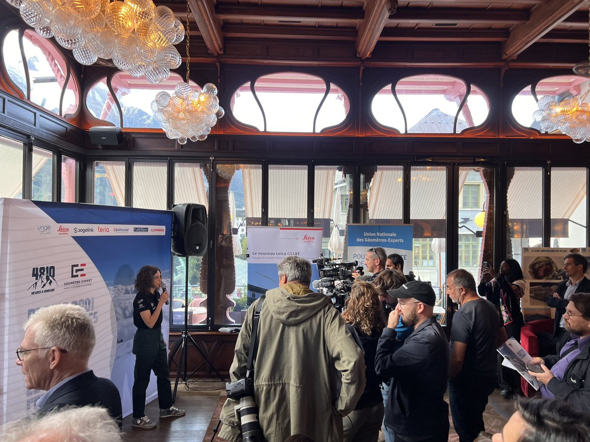 Cécile Taffin de l’UNGE :

« Nous tenons à aider le public à comprendre les enjeux environnementaux »

« Exercer son métier en haut du mont Blanc est la preuve que c’est le plus beau métier du monde » 

#mesuredumontblanc #Aventure4810 #MontBlanc #GeometreExpert