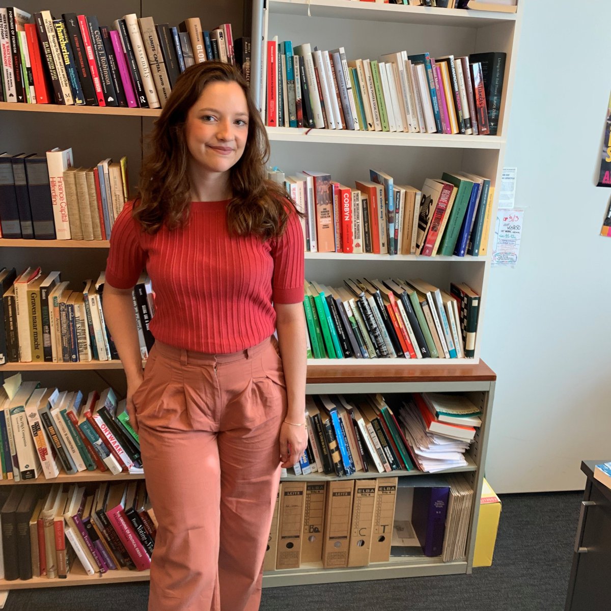 🌟 Welcome @MThewis, our new VUB POLI PhD researcher i! 🎓 Her focus on 'Symbolic Representation in Politics' is a valuable addition to our department. Margot is also part of the exciting EDGE project, and we can't wait to see her contributions unfold! 🗳️✨