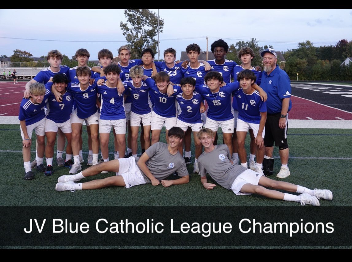 DCCSoccer1's tweet photo. CHAMPS! 🏆 https://t.co/YYxJdLFgqU