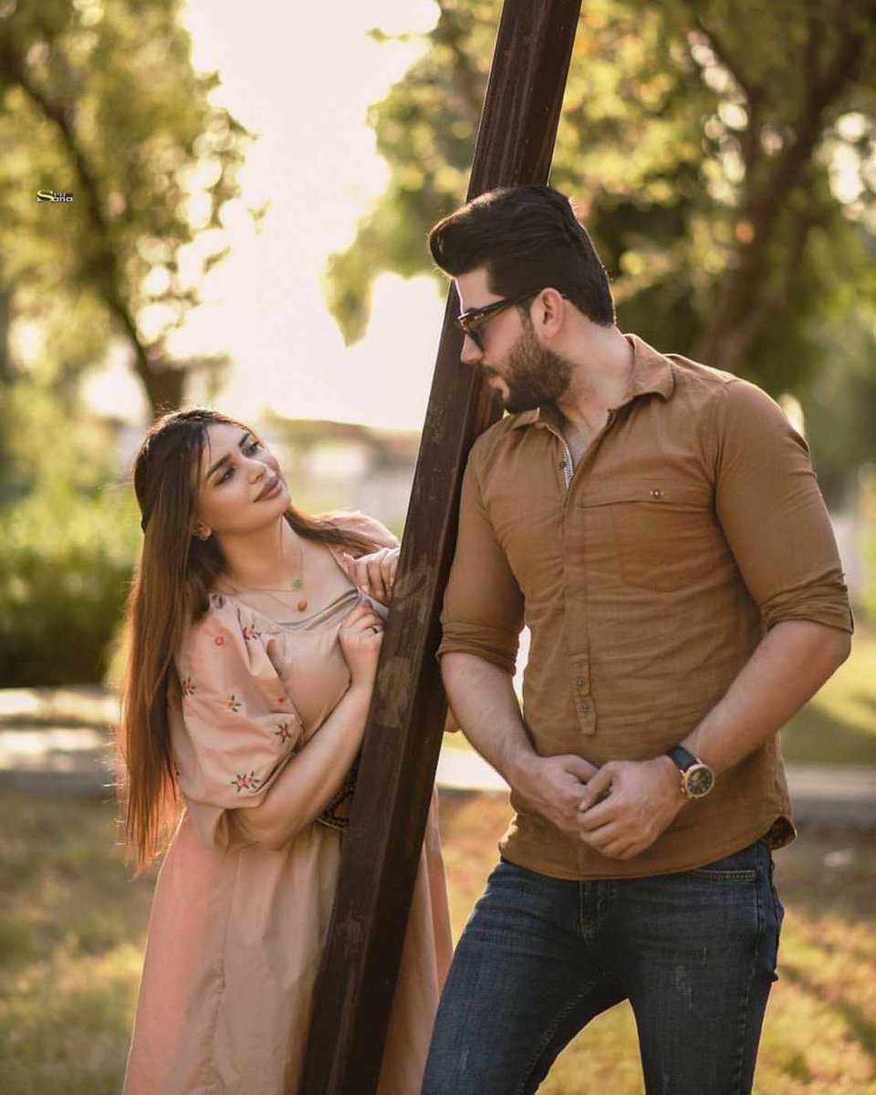 لَقد جِئتني على هيئةِ نجاة من غرقٍ يَغوص بي إلى الموت . . 🗝♥️