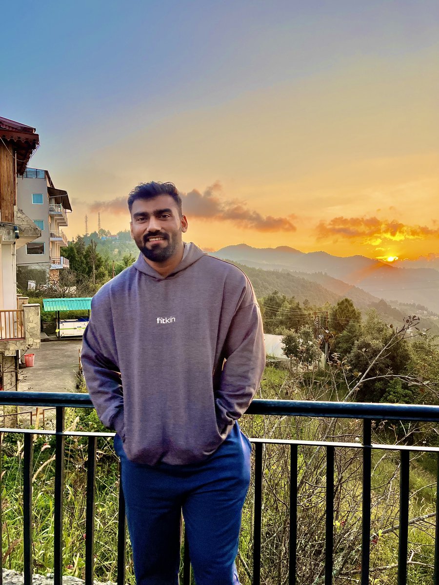 FitkinIndia's tweet image. Stay sharp, stay comfortable. Because style should never come at the cost of ease. 👕👖 #StyleWithEase

#activewear #clothingbrand #madeinindia🇮🇳 #comfort #menswear #sweatshirts #trackpants