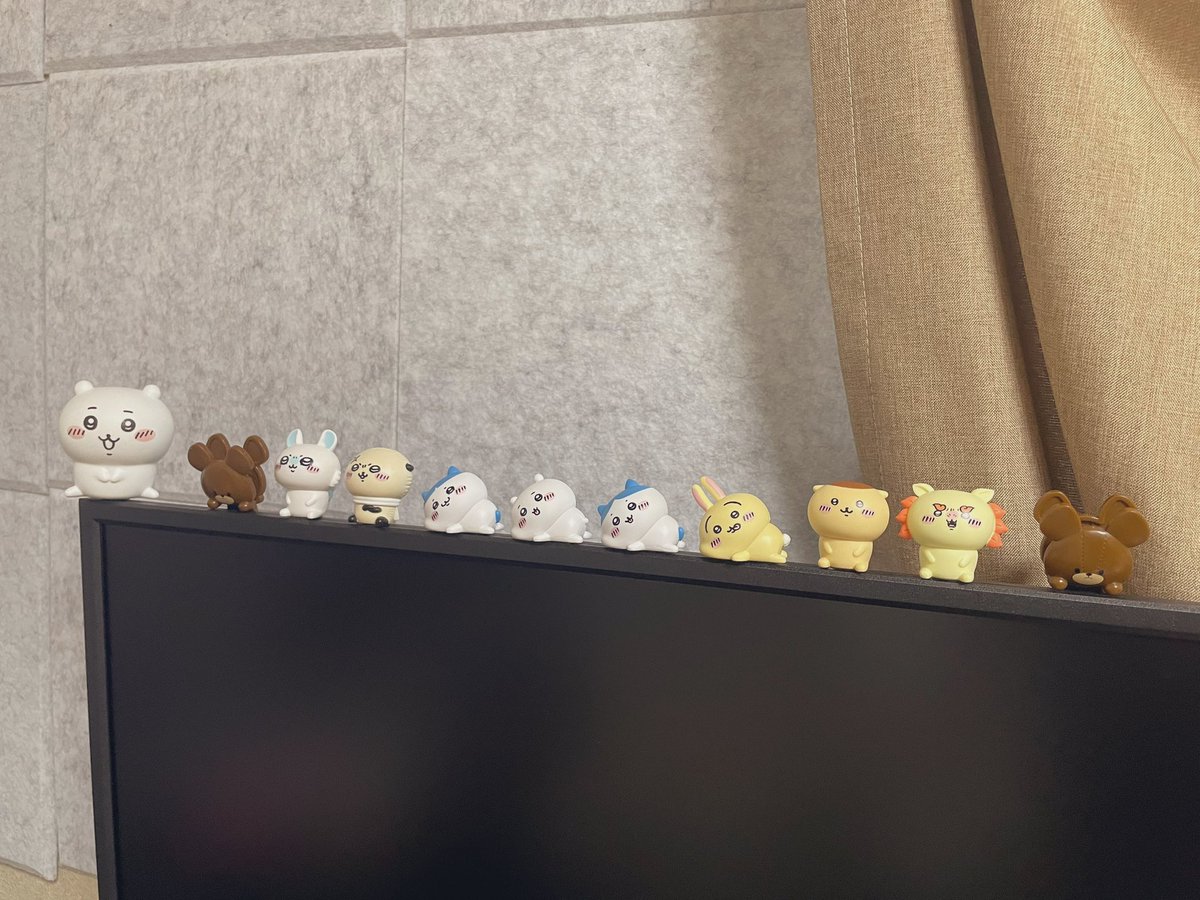 suzumenoshippo7's tweet image. 作業用モニターの上がかわいいで満たされた……♡