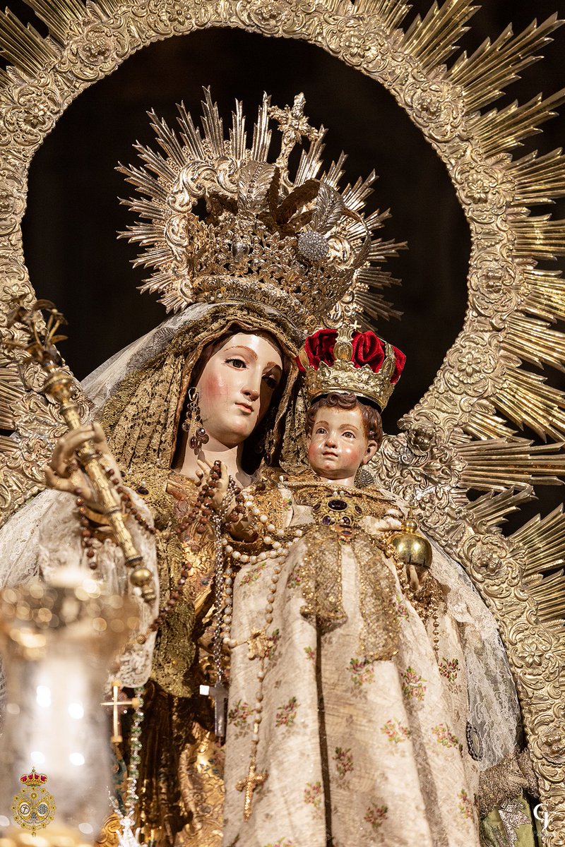 María Santísima del Rosario ya se encuentra en su paso preparada para el Solemne Triduo y para la salida procesional del próximo sábado.  

Hoy a las 18:30 horas primer día del Solemne Triduo.

📷 N.H.D. Javier Guisado. 

#MesdelRosario 
#Estudiantes