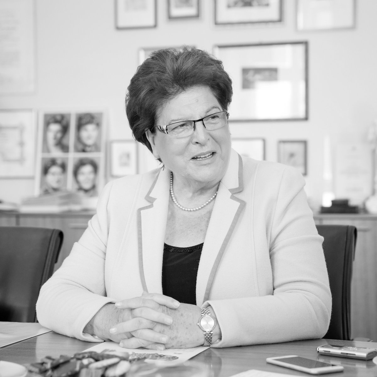 Heute vor einem Jahr mussten wir Abschied nehmen von Barbara #Stamm. Anlässlich dieses Jahrestags gedenken wir unserer ehemaligen Landtagspräsidentin. Der Bayerische Landtag, seine Präsidentin Ilse Aigner und das Landtagspräsidium werden ihr stets ein ehrendes Andenken bewahren.