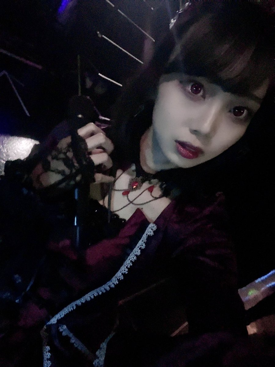 このランダムなエモナイトメイクアップは、どうやって今までで一番良かった? また、会社は私のウィング付きライナーのルックを作るために使っていたお気に入りの アイライナーを廃止したので、私はとても動揺しています。 リキッドアイライナーレックを落としてください ..., image size:900x1200