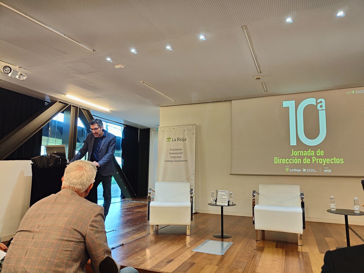 Empezamos el 2dia de las X Jornadas de #direcciondepruectos inauguración por parte del DG de empresa del <a href="/lariojaorg/">Gobierno de La Rioja</a> y con nuestro presidente <a href="/juanm_dominguez/">Juanma Domínguez</a>