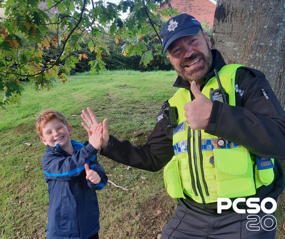 swpolice's tweet photo. Visible patrols, listening to your concerns, and building links between police and the communities we serve... make sure you say hi to our teams when you see them!

Need to contact us, and it's not an emergency? Check out our 24/7 Live Chat: https://t.co/zu0y9slWfN

#PCSO20 https://t.co/gXoWAx54yP
