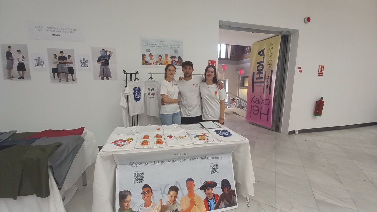 !Qué emoción! Hoy inauguramos el nuevo lab de <a href="/teamlabs/">TeamLabs/</a> en Madrid con una programación que podéis seguir por streaming si no estáis aquí youtube.com/playlist?list=…