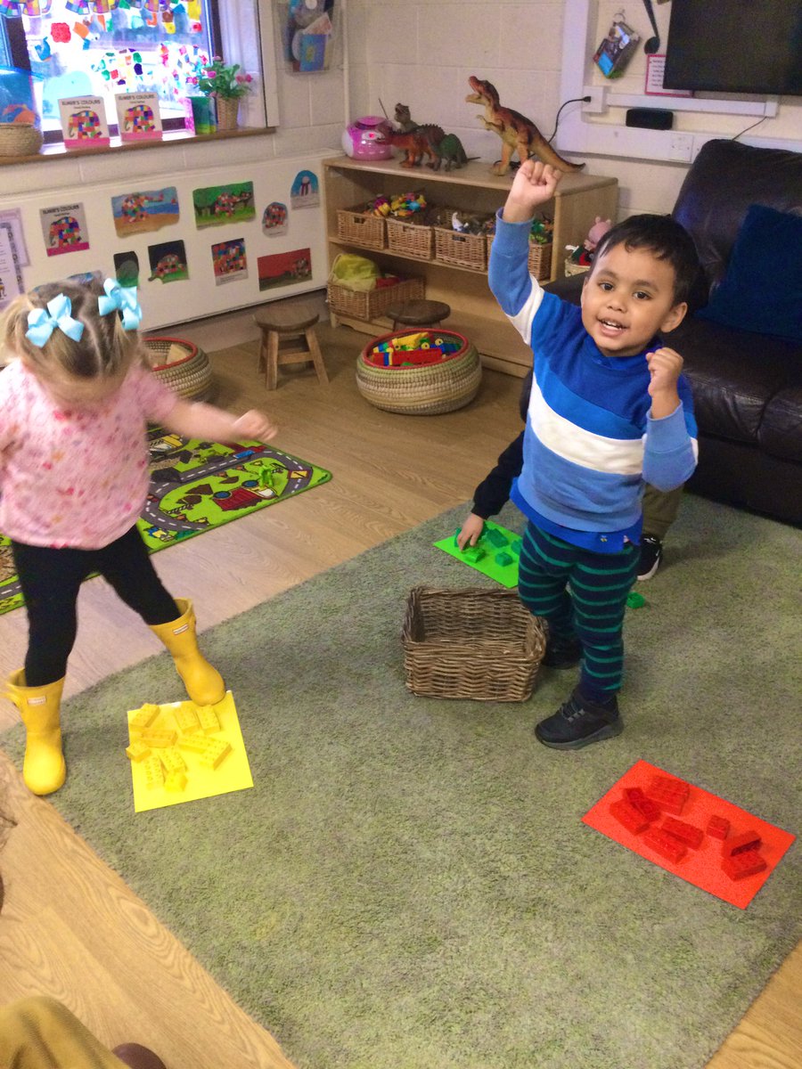 ECS_Keighley's tweet photo. Pre school children have been reading the book “Elmer’s Colours”. They have enjoyed talking about and naming different colours as well as sorting them into colour groups. #stickylearning #50TTDBradford #03Treasuretime #11Makingconnections https://t.co/jowMEQi0cT
