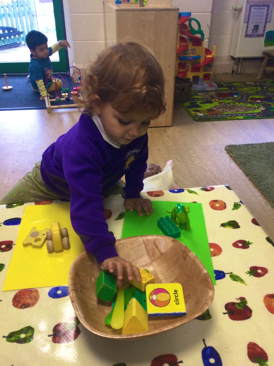 ECS_Keighley's tweet photo. Pre school children have been reading the book “Elmer’s Colours”. They have enjoyed talking about and naming different colours as well as sorting them into colour groups. #stickylearning #50TTDBradford #03Treasuretime #11Makingconnections https://t.co/jowMEQi0cT