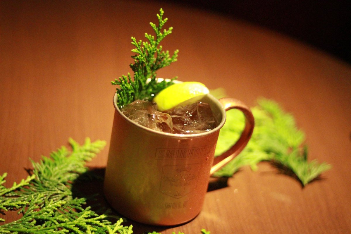 収穫した桧とウォッカを重ねてジンジャーエールを入れて作りました
桧のモスコミュールです
とてもいい香りが立ち上がってきますので是非おすすめさせて下さい