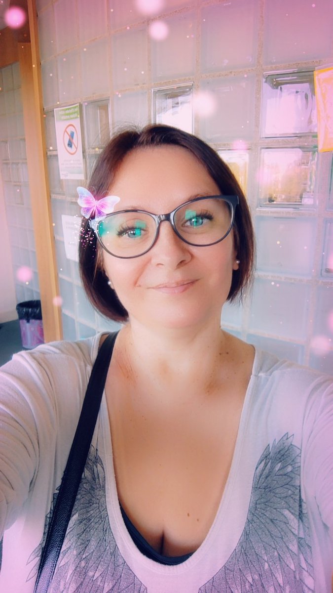 AnnickRoute's tweet photo. Bonjour Twitter belle journée 😘😘😘💋💋💋🥰😍❤️💙💜 #Jeudisourir https://t.co/Dz4RdmAACY