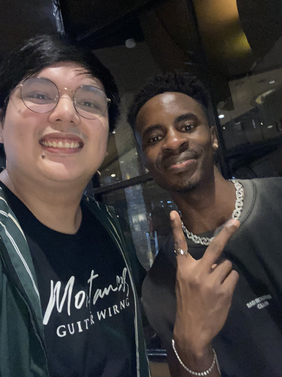samdeleonmusic's tweet photo. @tobi_nosmas , Thank you for introducing Lassi to me (😂) and also all the sharing of likes, gig pet peeves, and more. I enjoyed all of our convos, esp at 19 East! You might disagree but I see you to be such a calm person that strives to be the best you can be and I admire that! https://t.co/QSz6uK6Yrc