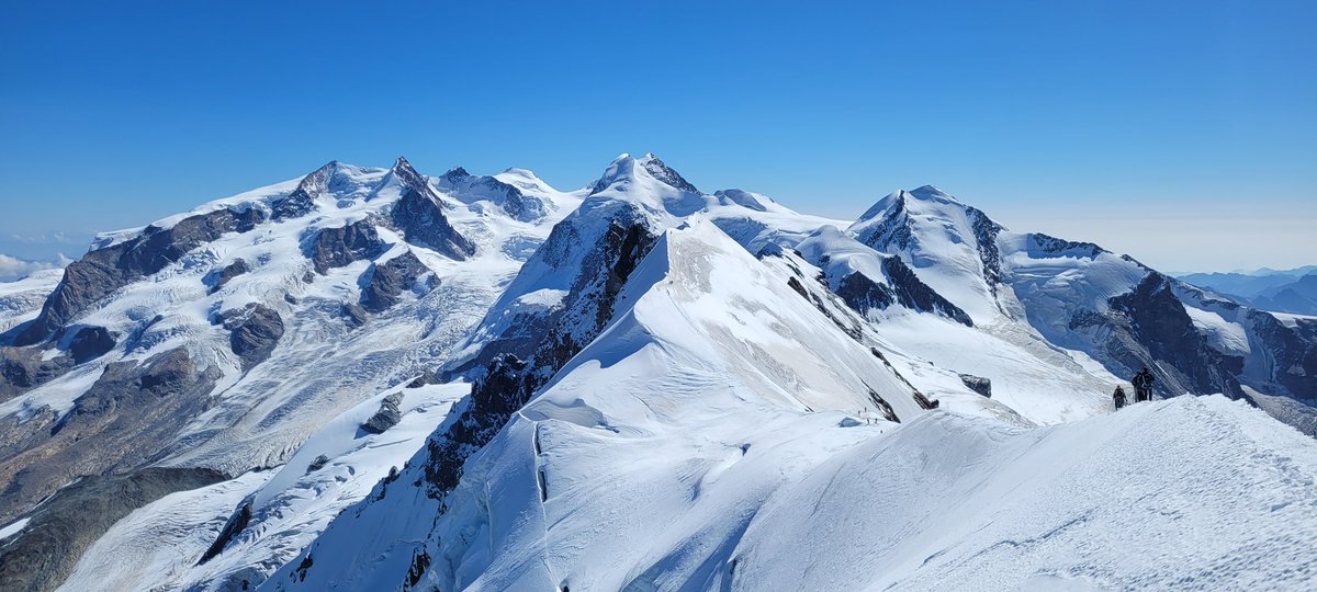 La nouvelle mesure du mont Blanc est…
4805,59 m

#montblanc <a href="/Cordee4810/">4810</a>