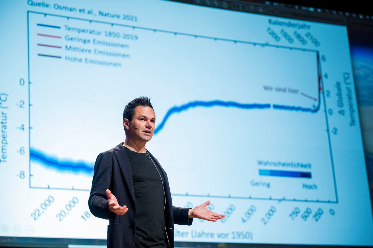 Beim #evMK23 <a href="/evMeKo/">Evangelischer Medienkongress</a> sagt <a href="/TerliWetter/">Özden Terli</a>: Wir sind die letzte Generation, die die Folgen der Klimakatastrophe abmildern kann Foto: Thomas Lohnes #epd_dabei