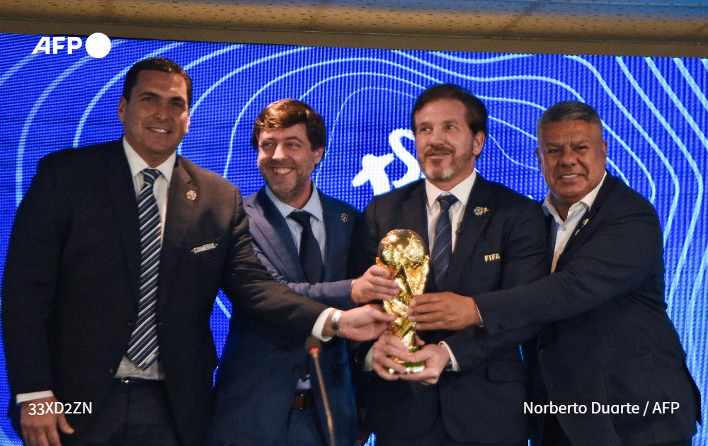 AFPespanol's tweet photo. Argentina, Uruguay y Paraguay, que acogerán tres de los 104 partidos del Mundial 2030 de fútbol, gozarán de clasificación automática al torneo, al igual que los principales países sede, España, Portugal y Marruecos, precisa la FIFA #AFP #AFPdeportes https://t.co/BRGoqmm3m2