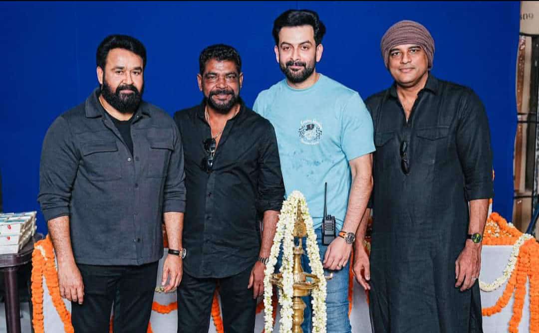 PrithviOfficial's tweet photo. The cameras start rolling as #L2E – Empuraan starts shoot today.

Malayalam | Tamil | Telugu | Kannada | Hindi

@mohanlal @PrithviOfficial #muraligopy @antonypbvr @aashirvadcine #Subaskaran @LycaProductions #GKMTamilKumaran @prithvirajprod #SureshBalaje #GeorgePius @ManjuWarrier4 @ttovino @Indrajith_S @deepakdev4u #sujithvaassudev #NirnalSahadev #Mohandas #Silvastunt