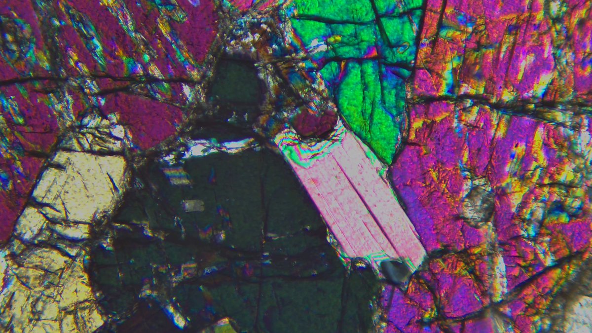 lapworthmuseum's tweet photo. This #ThinSectionThursday, we have a marble sample with forsterite, a type of olivine associated with tectonic activity and even some meteorites!
@unibirmingham @geology_bham #LapworthRocks #HelloBrum #ThisisBham #museum #olivine #forsterite #marble #geology #geologyrocks https://t.co/fiq8KUwEoL