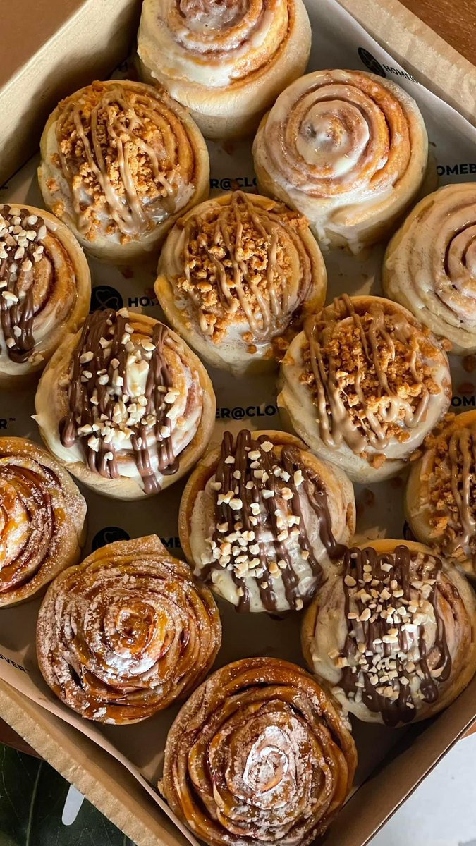 HomebakerClover's tweet photo. 16 mixed cinnamon rolls ❤️ https://t.co/ks68Riyixp