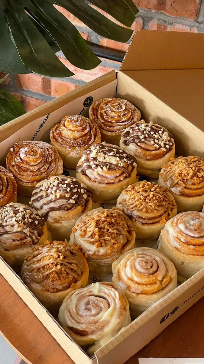 HomebakerClover's tweet photo. 16 mixed cinnamon rolls ❤️ https://t.co/ks68Riyixp