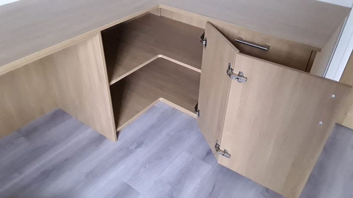 No more wasted office space. When you go bespoke, we make sure we utilise every inch available.

#bespokeofficefurniture #madetomeasure #officespace #workspace #homedecor #homeoffice