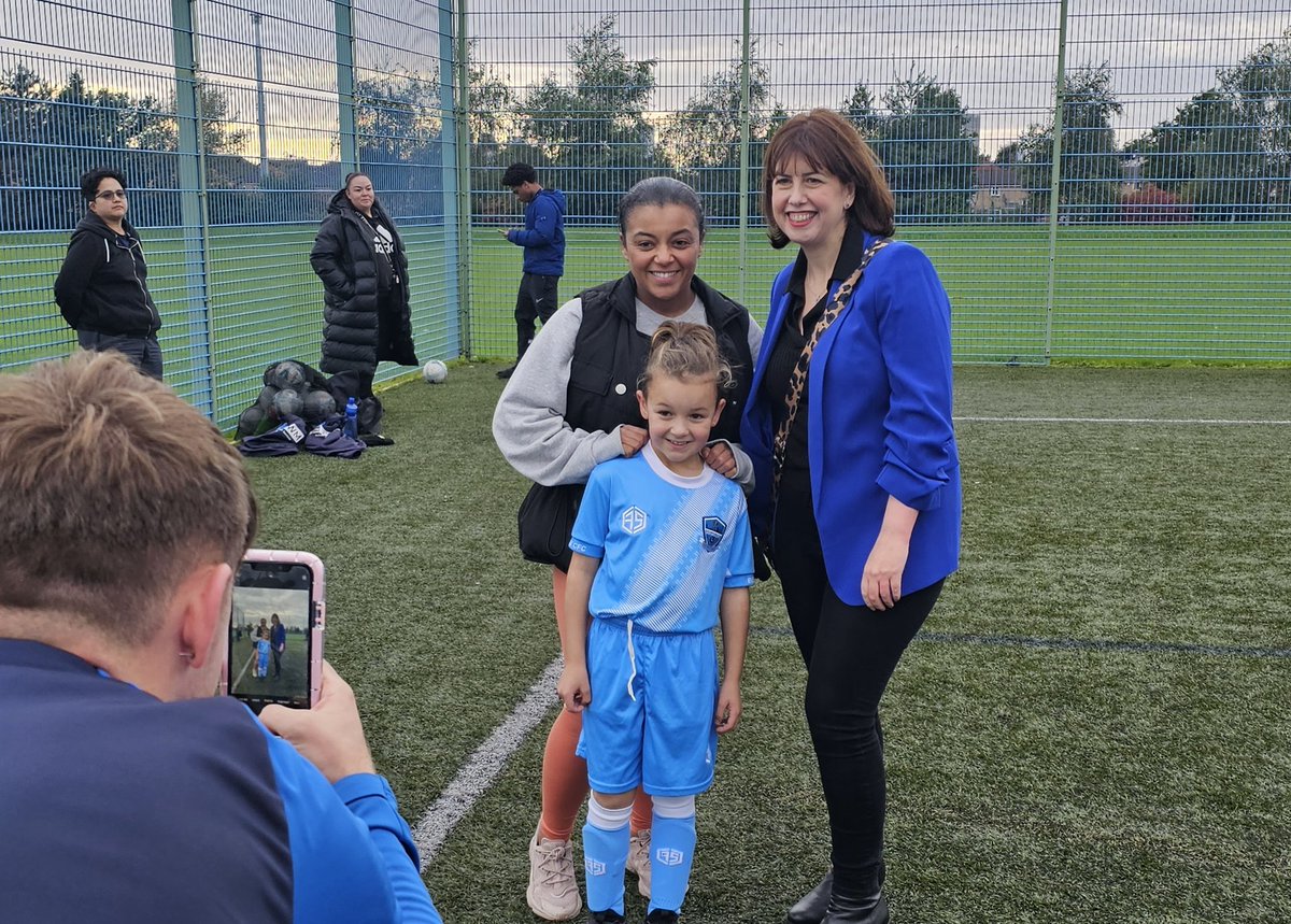 LucyMPowell's tweet photo. It was great to visit @BeswickCfc yesterday evening, seeing first hand the fantastic work Paul and the team are doing with so many young kids from across east Manchester, building their confidence &amp; team work. I'll help Paul unlock funding to further grow his fantastic club. 💙 https://t.co/eZfsVRQ04i