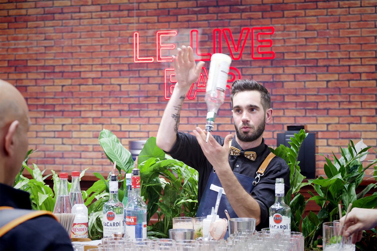salonAPS's tweet photo. Un cocktail mémorable avec Marc Lièvremont 🥂

Il a été le lieu parfait pour des échanges fructueux et rencontres chaleureuses. Merci à tous !

Un petit coucou aux Birdy’s qui ont enflammés la piste🕺🏼
#APS2023 #Sécurité #MarcLièvremont https://t.co/X1Wp3h4bdy